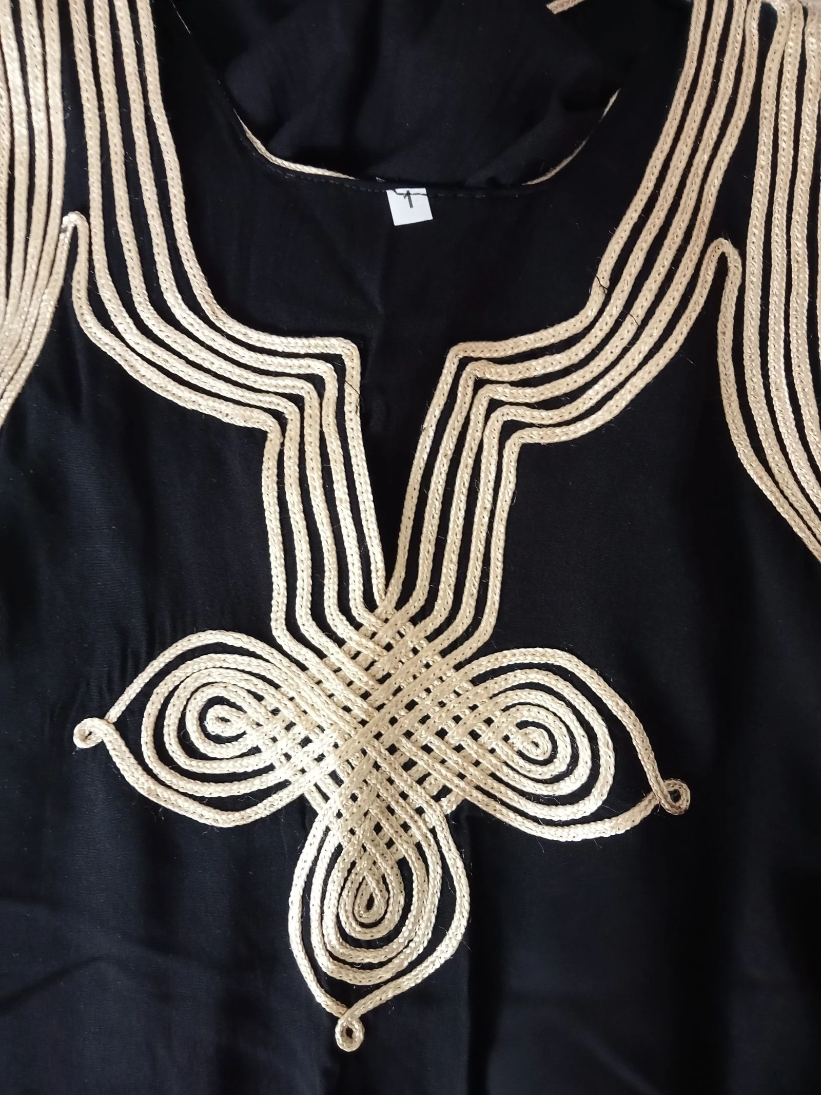 Vestido preto bordado – photo 4